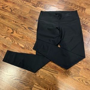 Lululemon size 10, mid rise shiny winder under